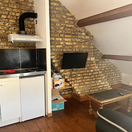 Calaisfornia Apartment